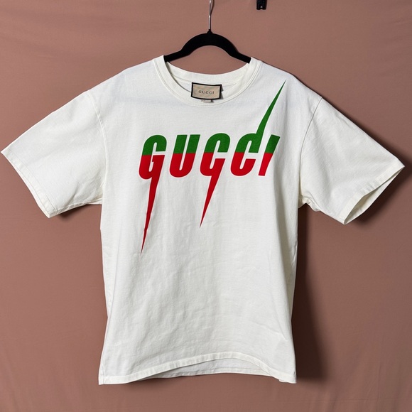 Gucci Ivory Tee with Red and Green Logo - Picture 1 of 4